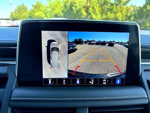 Used 2022 GMC Yukon SLT w/ SLT Luxury Package image 28