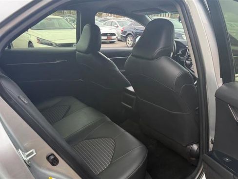 Used 2018 Toyota Camry SE image 14