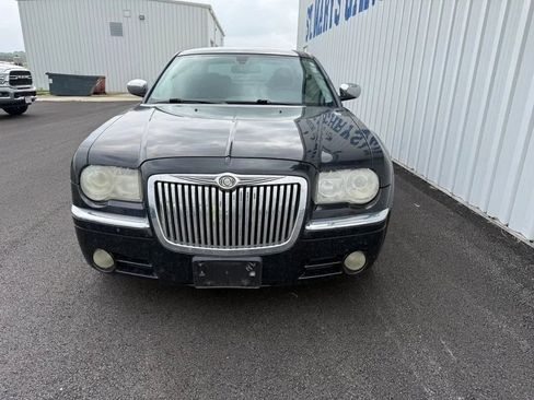 Used 2009 Chrysler 300 C w/ Luxury Group II AWD/4WD image 3