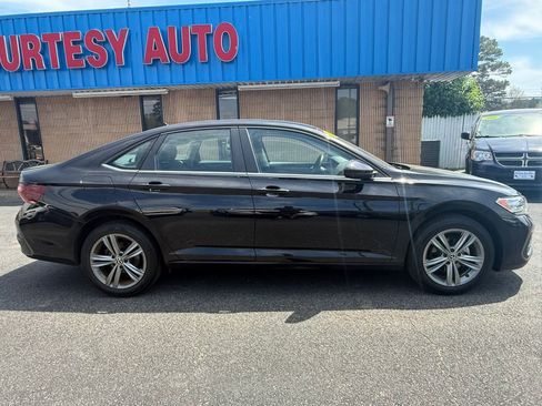 Used 2024 Volkswagen Jetta SE image 12