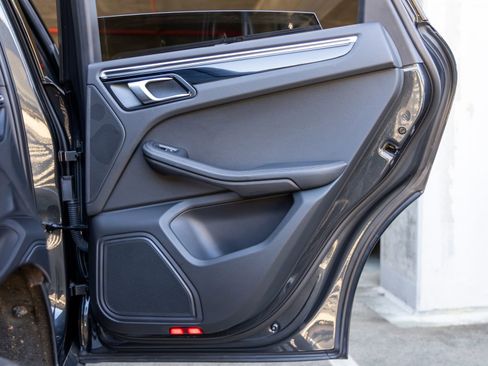 Certified 2024 Porsche Macan image 50