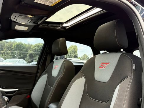 Used 2016 Ford Focus ST FWD image 18