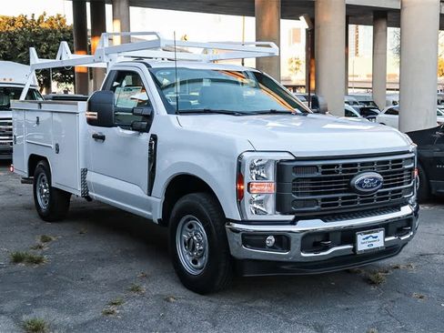 New 2026 Ford F250 XL w/ XL Chrome Package image 3