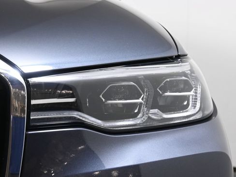 Used 2022 BMW X7 xDrive40i w/ Premium Package AWD/4WD image 11