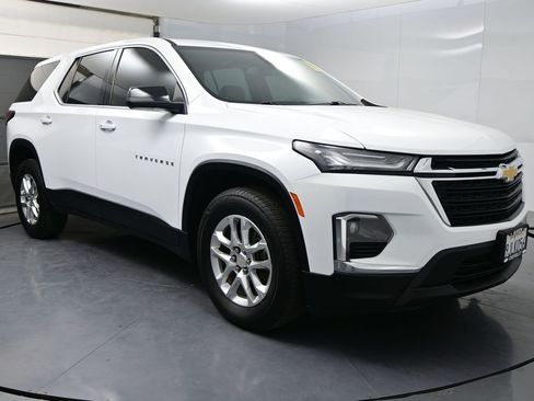 Used 2023 Chevrolet Traverse LS image 2