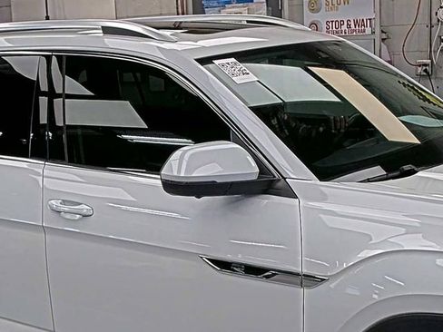 Used 2023 Volkswagen Atlas SEL Premium image 11