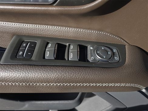 Used 2022 GMC Yukon XL Denali w/ Denali Premium Package image 29