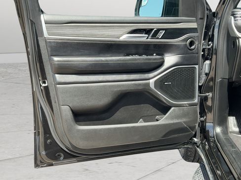 Certified 2024 Jeep Wagoneer Series III AWD/4WD image 18