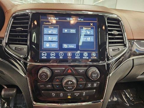 Used 2021 Jeep Grand Cherokee Overland image 18