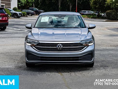 Used 2024 Volkswagen Jetta SE FWD image 10