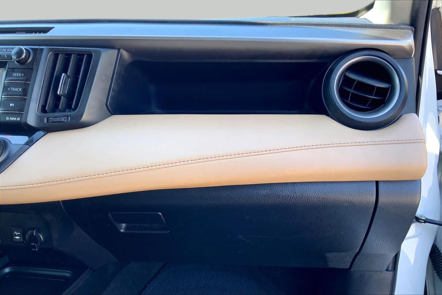 Used 2018 Toyota RAV4 XLE FWD image 18