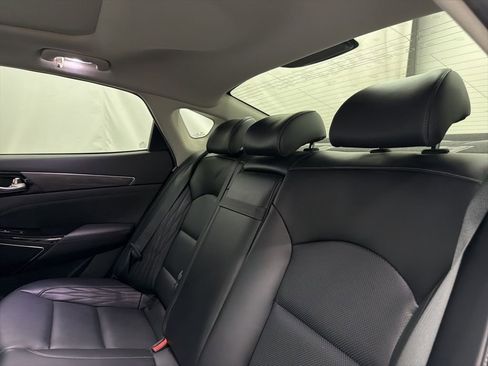 Used 2020 Kia Cadenza Limited image 20