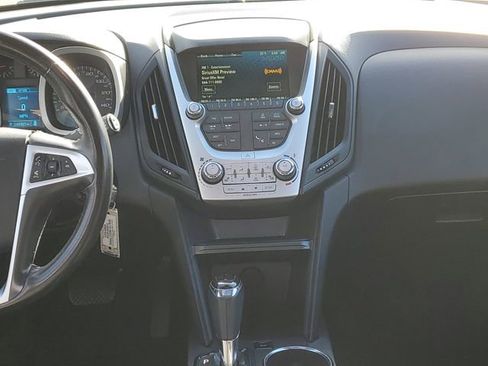 Used 2017 Chevrolet Equinox LT image 12