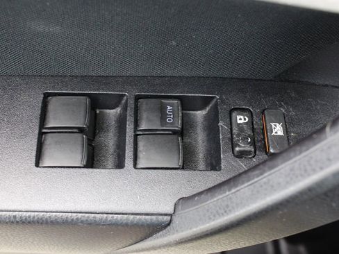Used 2016 Toyota Corolla LE FWD image 15