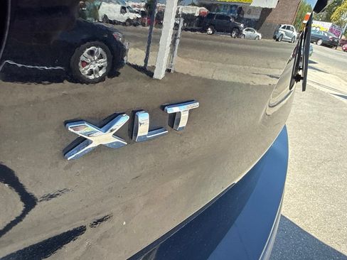 Used 2017 Ford Explorer XLT FWD image 4