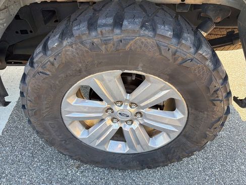 Used 2018 Ford F150 XLT w/ Equipment Group 302A Luxury image 4