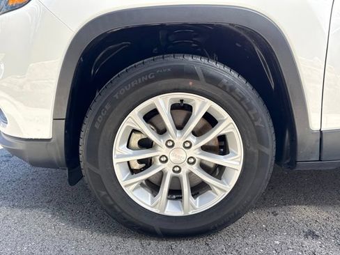 Used 2022 Jeep Cherokee Latitude Lux AWD/4WD image 19