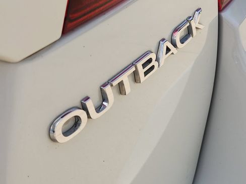 Used 2019 Subaru Outback 2.5i Limited AWD/4WD image 12