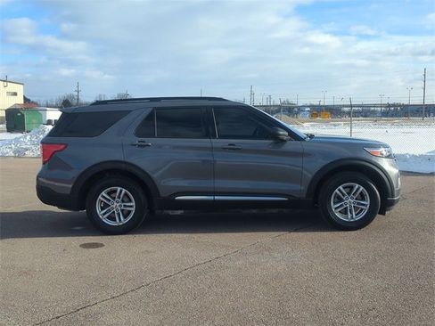 Used 2021 Ford Explorer XLT w/ Equipment Group 202A image 2