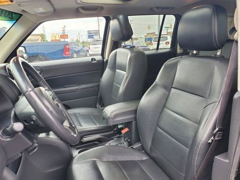 Used 2016 Jeep Patriot High Altitude AWD/4WD image 5