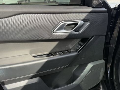 Used 2019 Land Rover Range Rover Velar S image 12