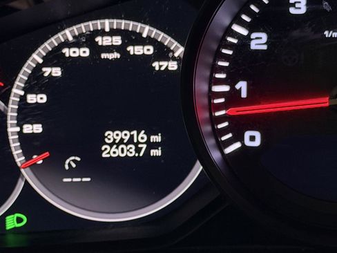 Used 2023 Porsche Cayenne Platinum Edition image 22