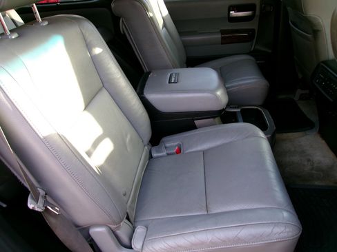 Used 2010 Toyota Sequoia Platinum image 13