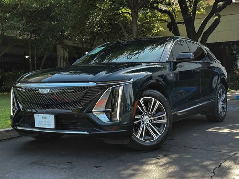 Certified 2025 Cadillac Lyriq Luxury RWD image 1