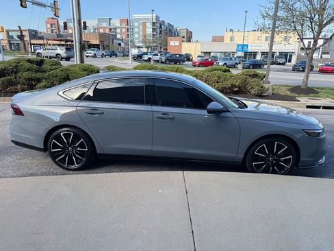 Used 2023 Honda Accord Touring image 4