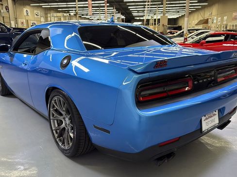 Used 2015 Dodge Challenger SRT w/ Technology Group image 7