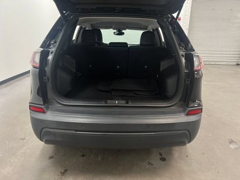 Used 2019 Jeep Cherokee Latitude Plus w/ Comfort/Convenience Group FWD image 25