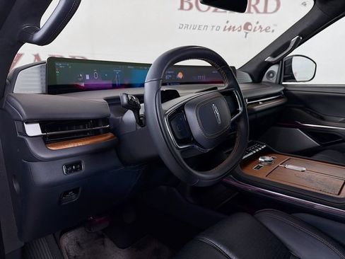 Certified 2025 Lincoln Navigator Black Label AWD/4WD image 11