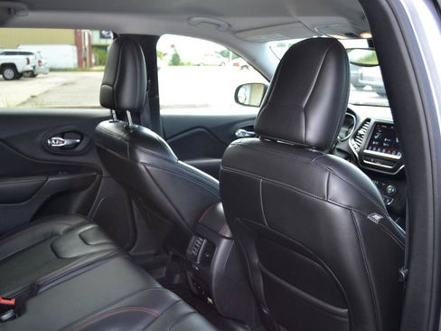 Used 2020 Jeep Cherokee Trailhawk w/ Cold Weather Group AWD/4WD image 36