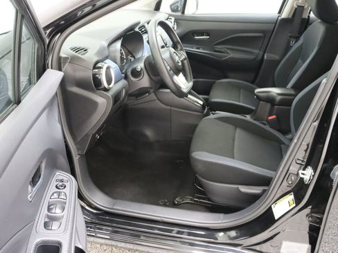 Used 2025 Nissan Versa SV FWD image 14