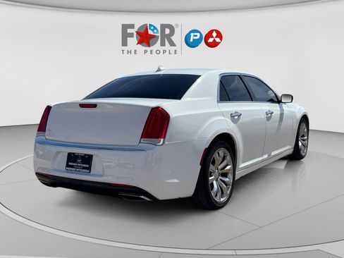 Used 2018 Chrysler 300 Limited RWD image 5