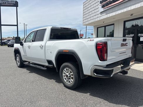 Used 2023 GMC Sierra 2500 SLE w/ SLE Convenience Package image 6