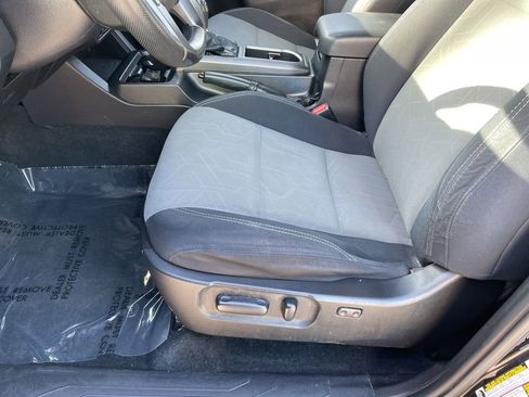 Used 2021 Toyota Tacoma TRD Sport w/ Technology Package image 8