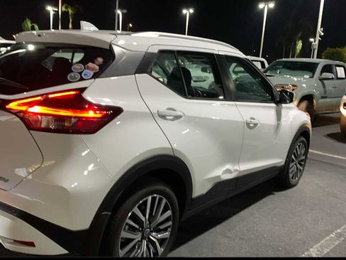 Used 2023 Nissan Kicks SV image 1