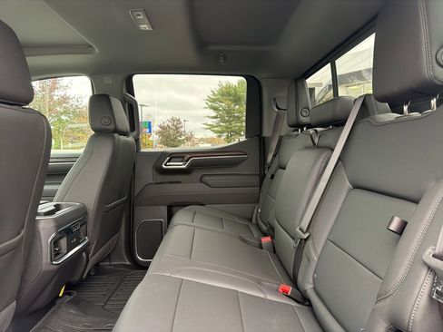New 2026 GMC Sierra 1500 SLT w/ SLT Premium Package image 16