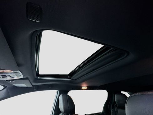 Used 2022 Toyota Sienna XSE w/ XSE Plus Package image 12