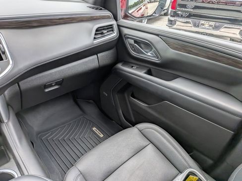 Certified 2022 Chevrolet Suburban LT w/ Luxury Package RWD image 16