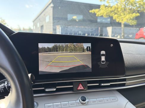 Used 2021 Hyundai Elantra Limited FWD image 20