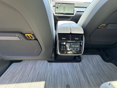 Used 2024 Rivian R1S Adventure image 21