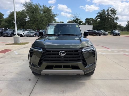 Used 2024 Lexus GX 550 AWD/4WD image 8