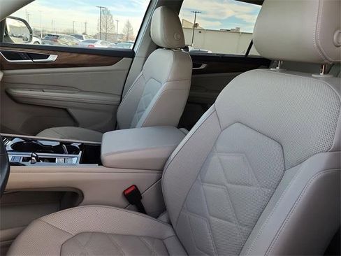 Certified 2024 Volkswagen Atlas SE image 12