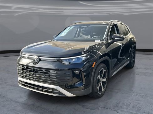 New 2026 Volkswagen Tiguan SE image 1