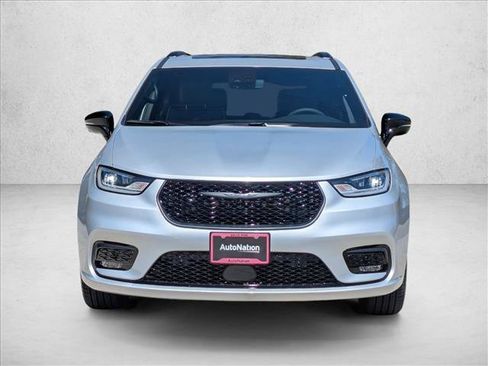 New 2026 Chrysler Pacifica Limited w/ S Appearance Package FWD image 5