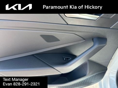 Used 2023 Volkswagen Jetta SE FWD image 12