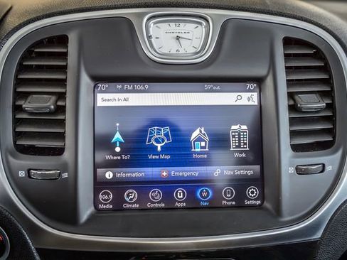 Used 2020 Chrysler 300 Limited image 23