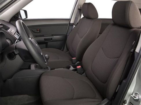 Used 2013 Kia Soul + w/ Audio Pkg FWD image 6